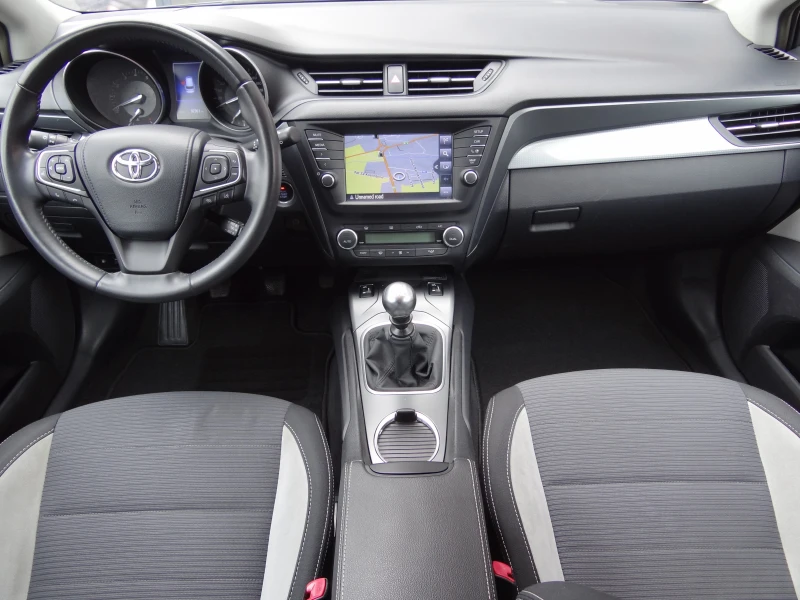 Toyota Avensis 1.8i - 147k.c. /Navi/Camera/Keyless/Led/Euro-6/, снимка 9 - Автомобили и джипове - 53595852