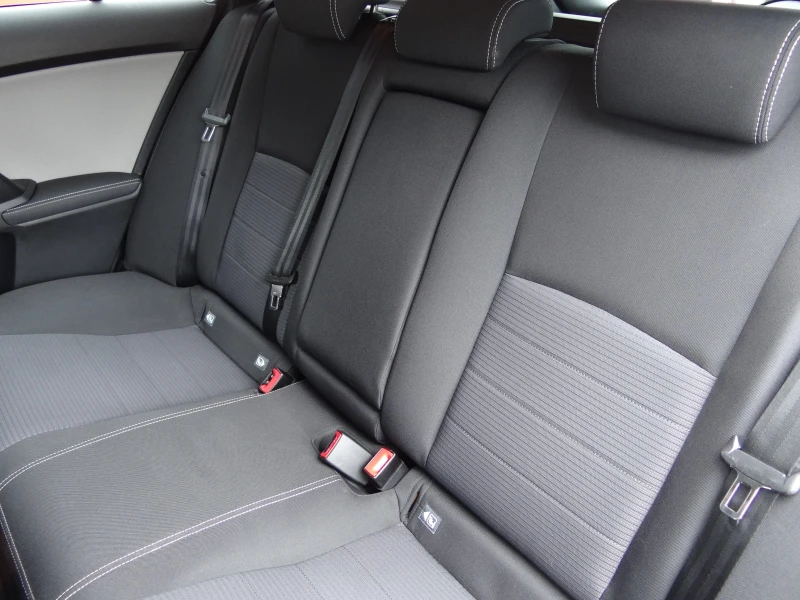 Toyota Avensis 1.8i - 147k.c. /Navi/Camera/Keyless/Led/Euro-6/, снимка 13 - Автомобили и джипове - 53595852