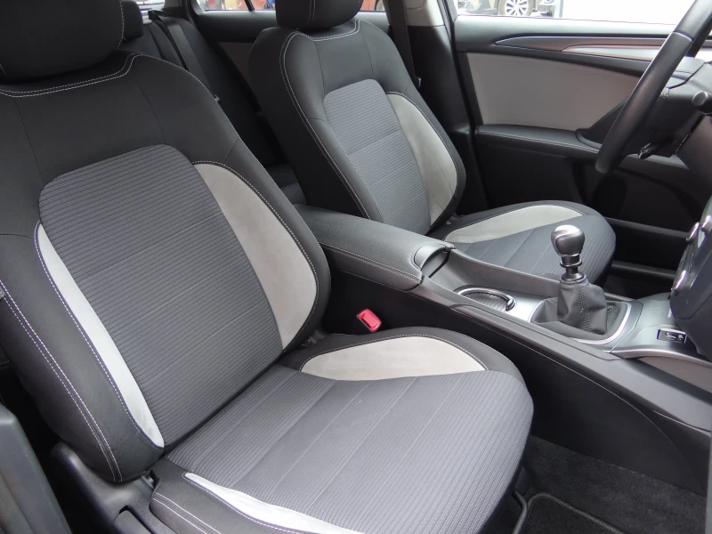 Toyota Avensis 1.8i - 147k.c. /Navi/Camera/Keyless/Led/Euro-6/, снимка 11 - Автомобили и джипове - 53595852