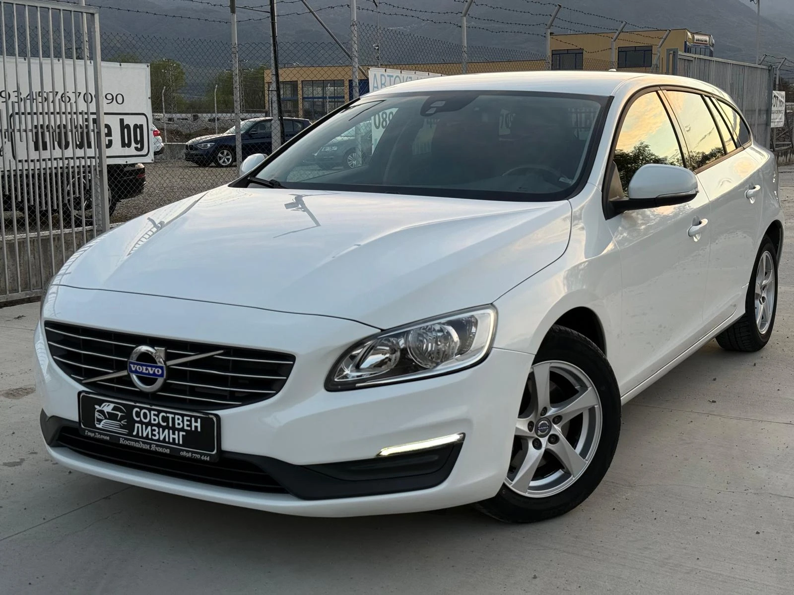 Volvo V60 D2 1.6D Автомат/Сервизна история/Навигация/Лизинг - изображение 8