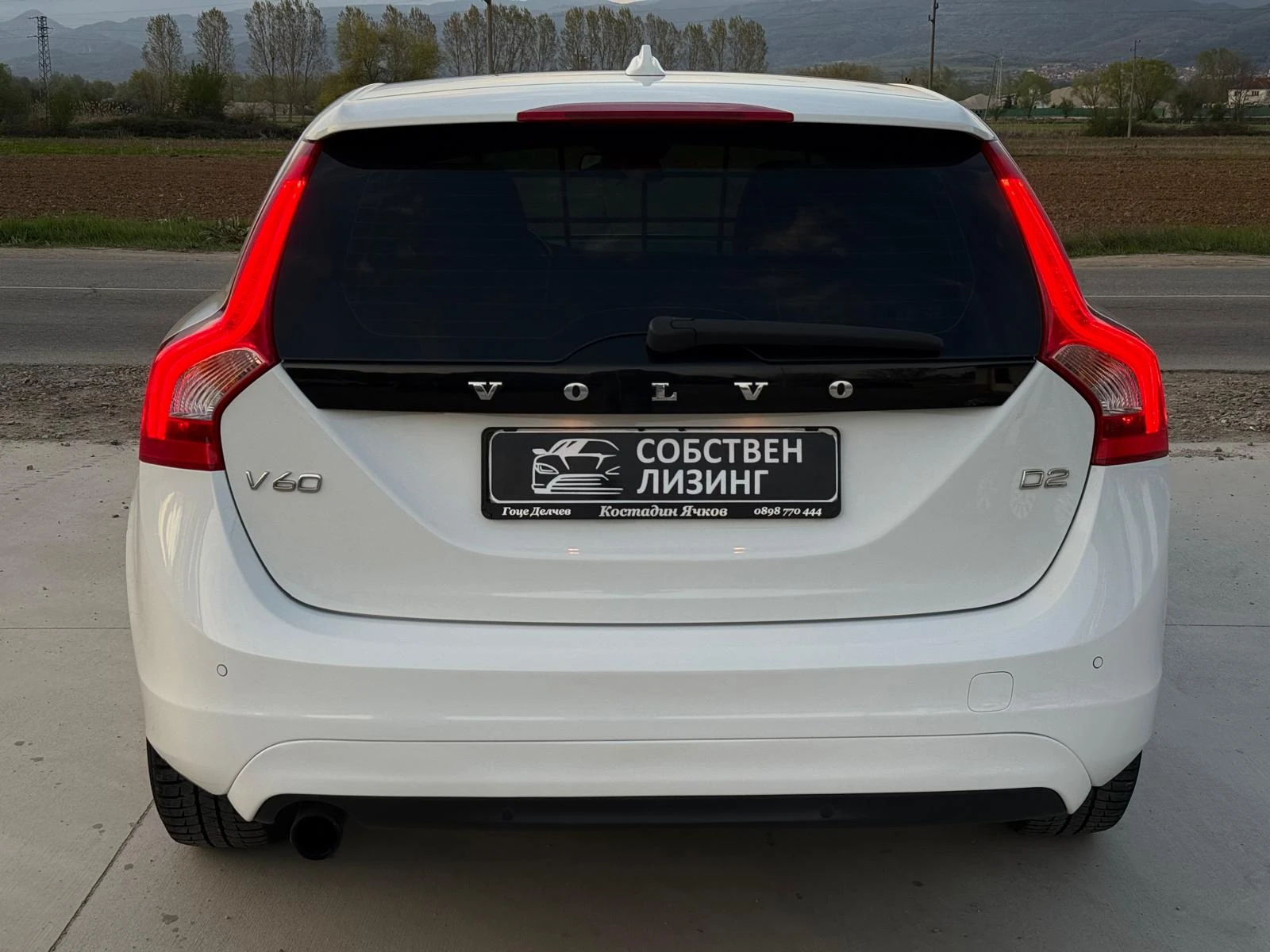 Volvo V60 D2 1.6D Автомат/Сервизна история/Навигация/Лизинг - изображение 5