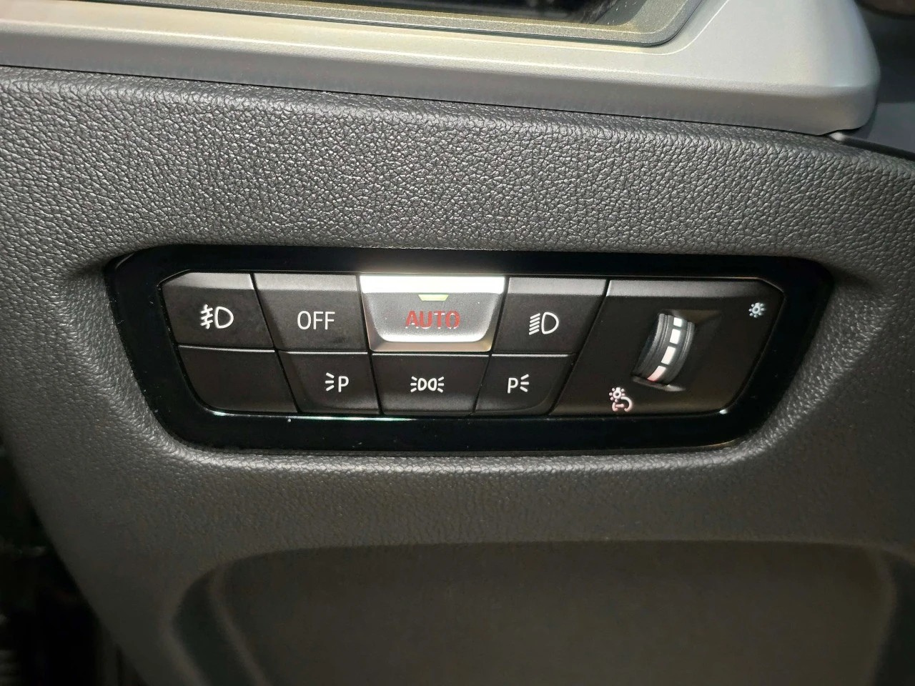 BMW 330 e xDrive Hybrid Plug-in AWD, снимка 14 - Автомобили и джипове - 54260561