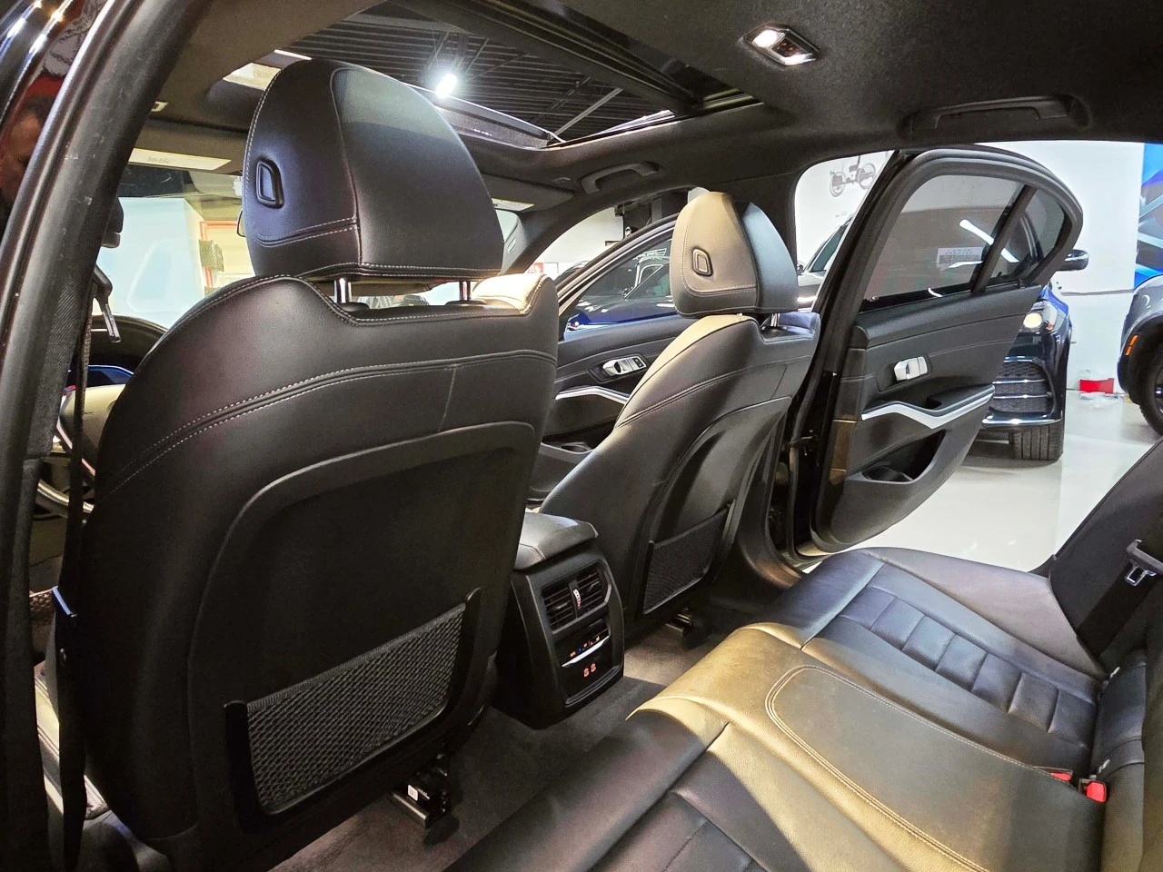 BMW 330 e xDrive Hybrid Plug-in AWD, снимка 15 - Автомобили и джипове - 54260561