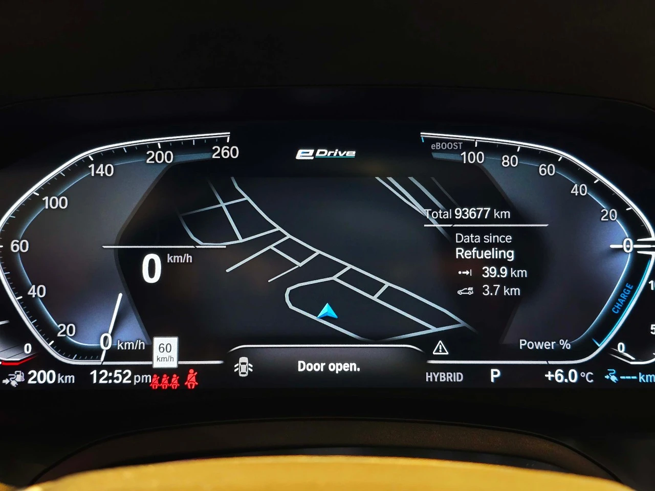 BMW 330 e xDrive Hybrid Plug-in AWD, снимка 11 - Автомобили и джипове - 54260561