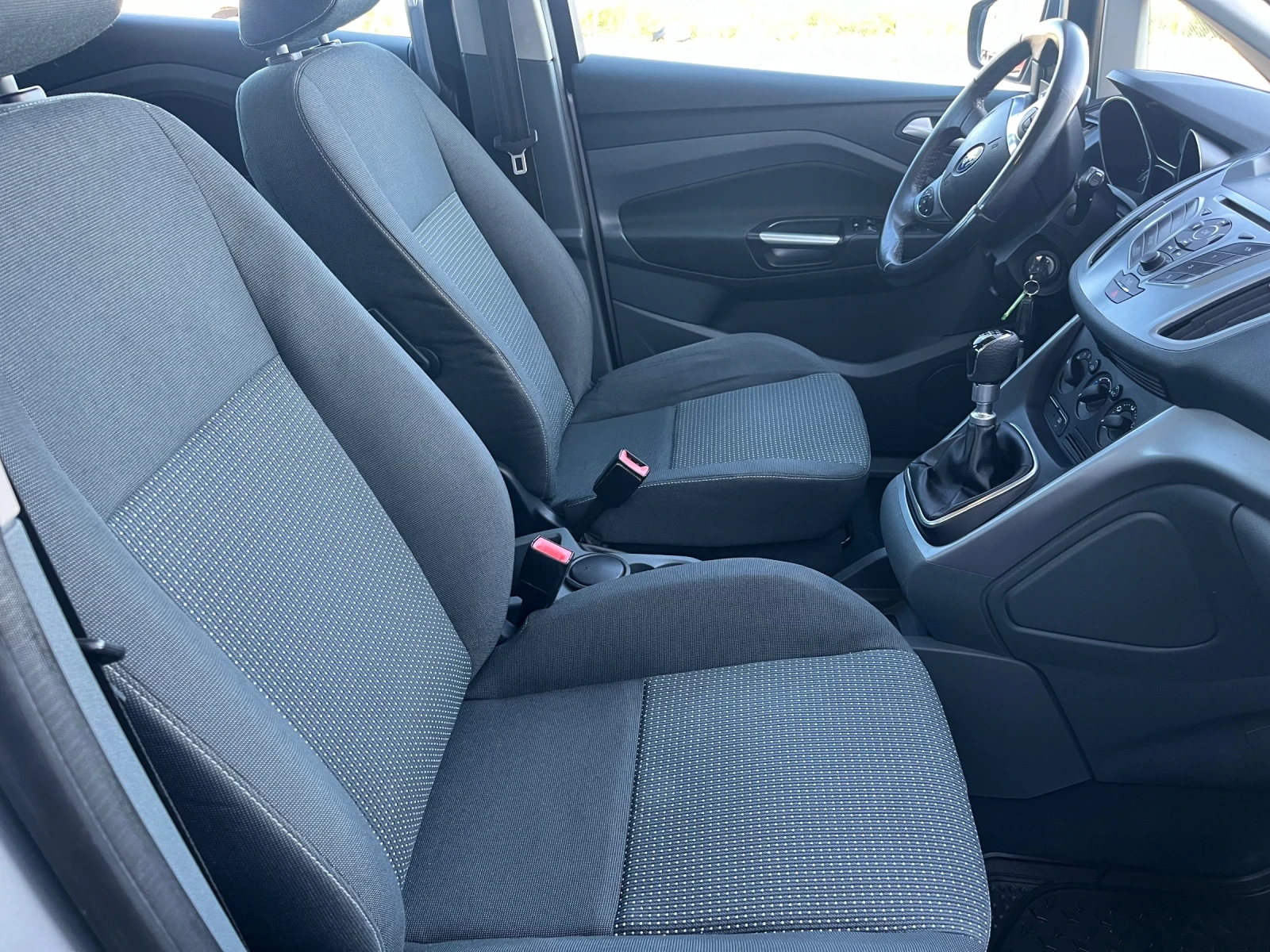 Ford C-max 1.6D 95 коня 7местна, снимка 14 - Автомобили и джипове - 54334385