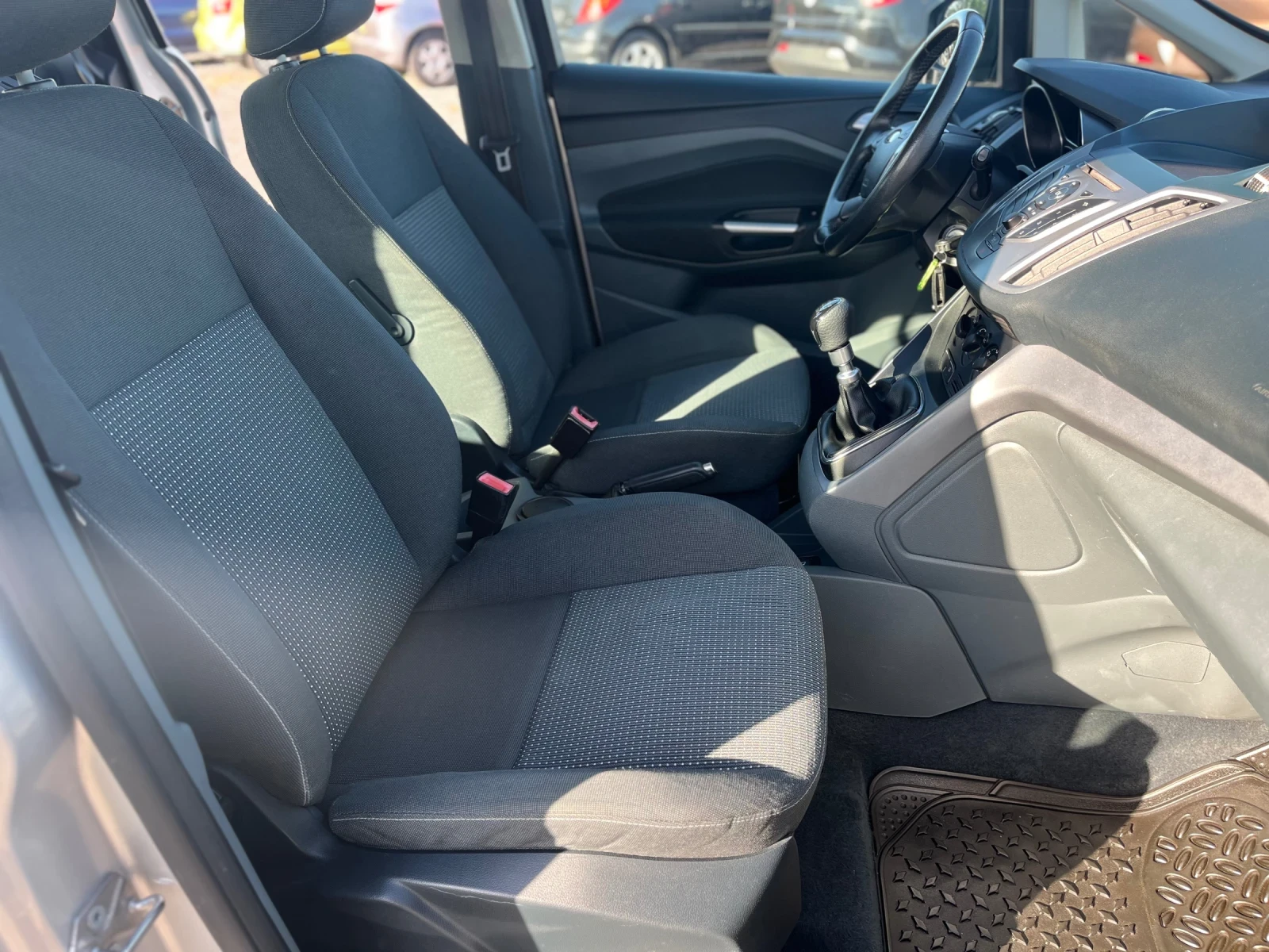 Ford C-max 1.6D 95 коня 7местна, снимка 11 - Автомобили и джипове - 54334385