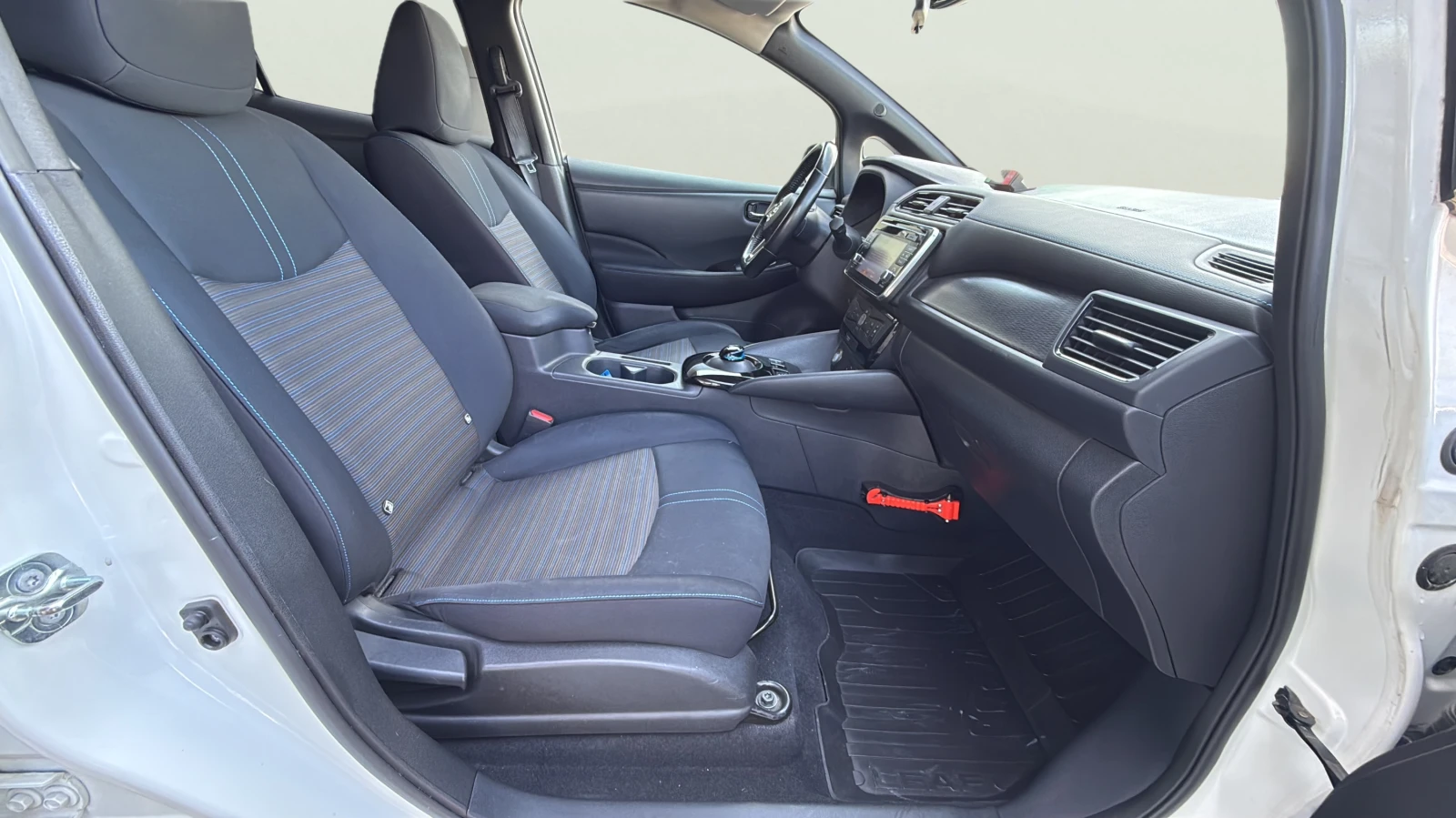 Nissan Leaf  40 KWh, снимка 12 - Автомобили и джипове - 54723393