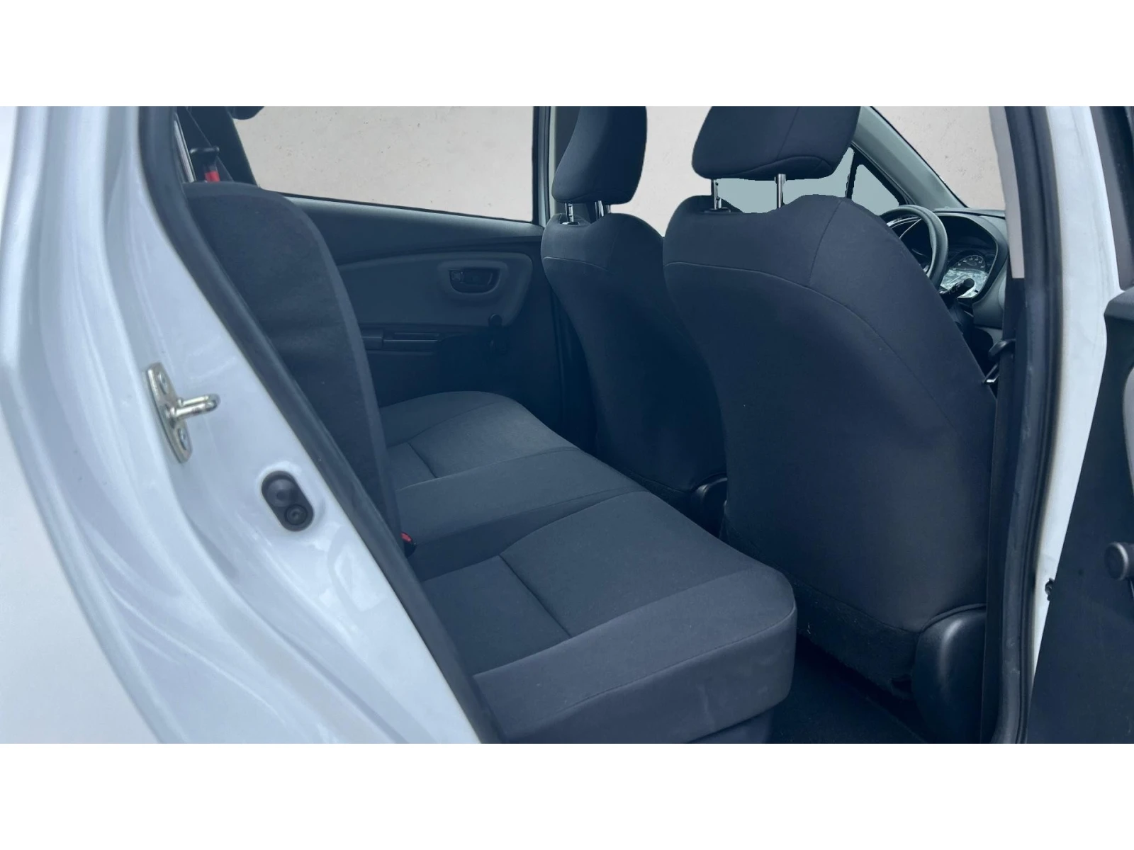 Toyota Yaris 1.5 HSD, Месечна вноска от 199  , снимка 10 - Автомобили и джипове - 55400678