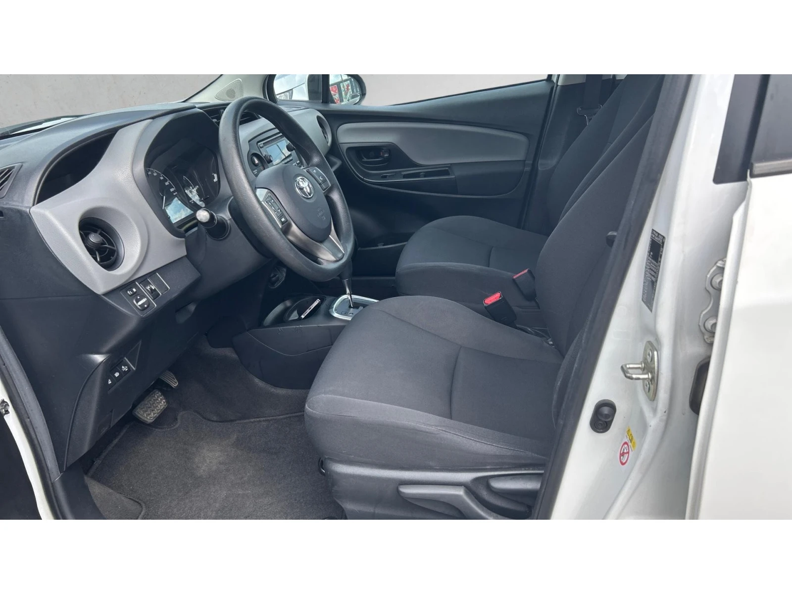 Toyota Yaris 1.5 HSD, Месечна вноска от 199  , снимка 11 - Автомобили и джипове - 55400678