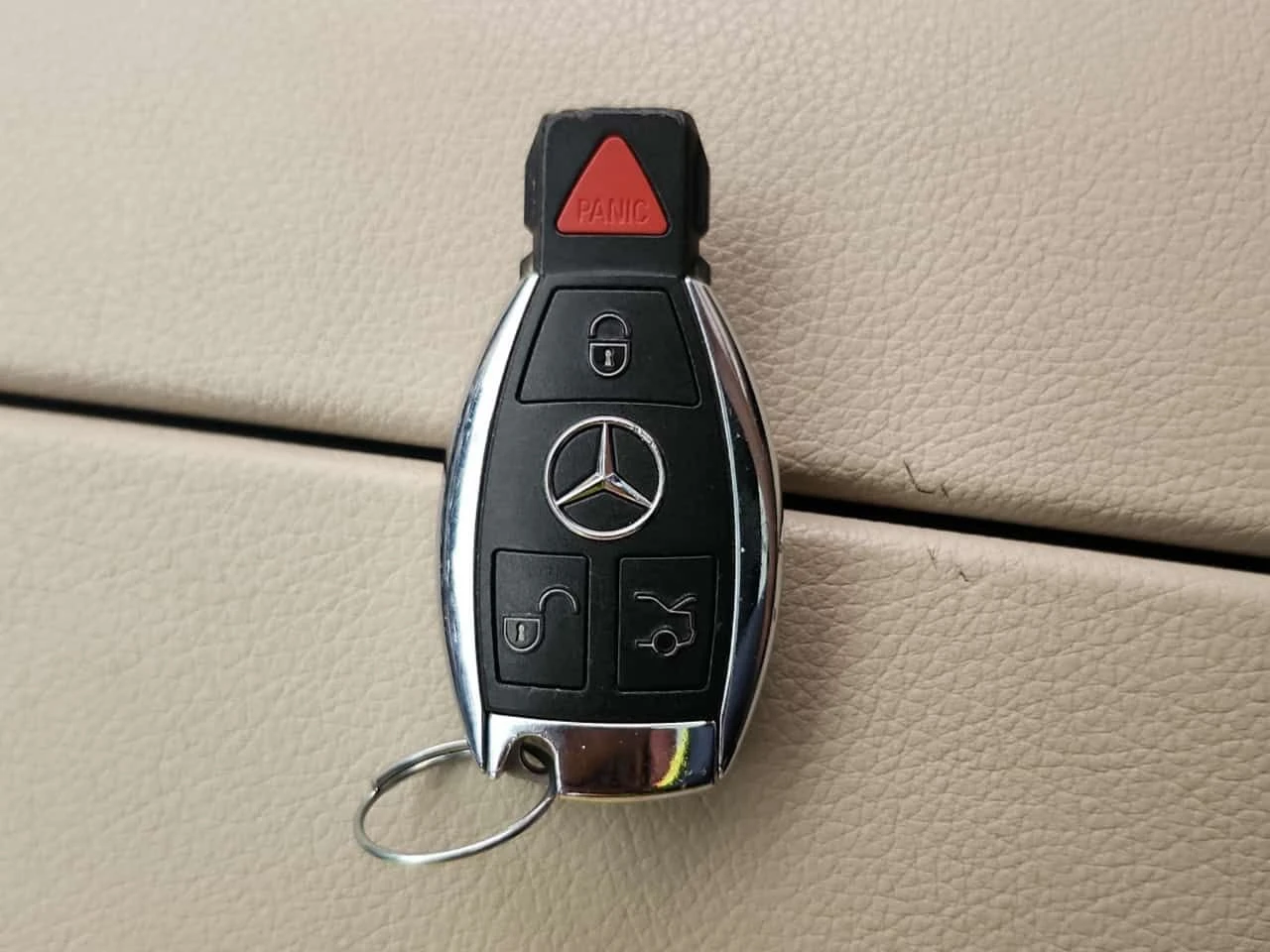 Mercedes-Benz C 300 * CARFAX * ОПЦИЯ ЗА ФИНАНСИРАНЕ, снимка 8 - Автомобили и джипове - 55526273