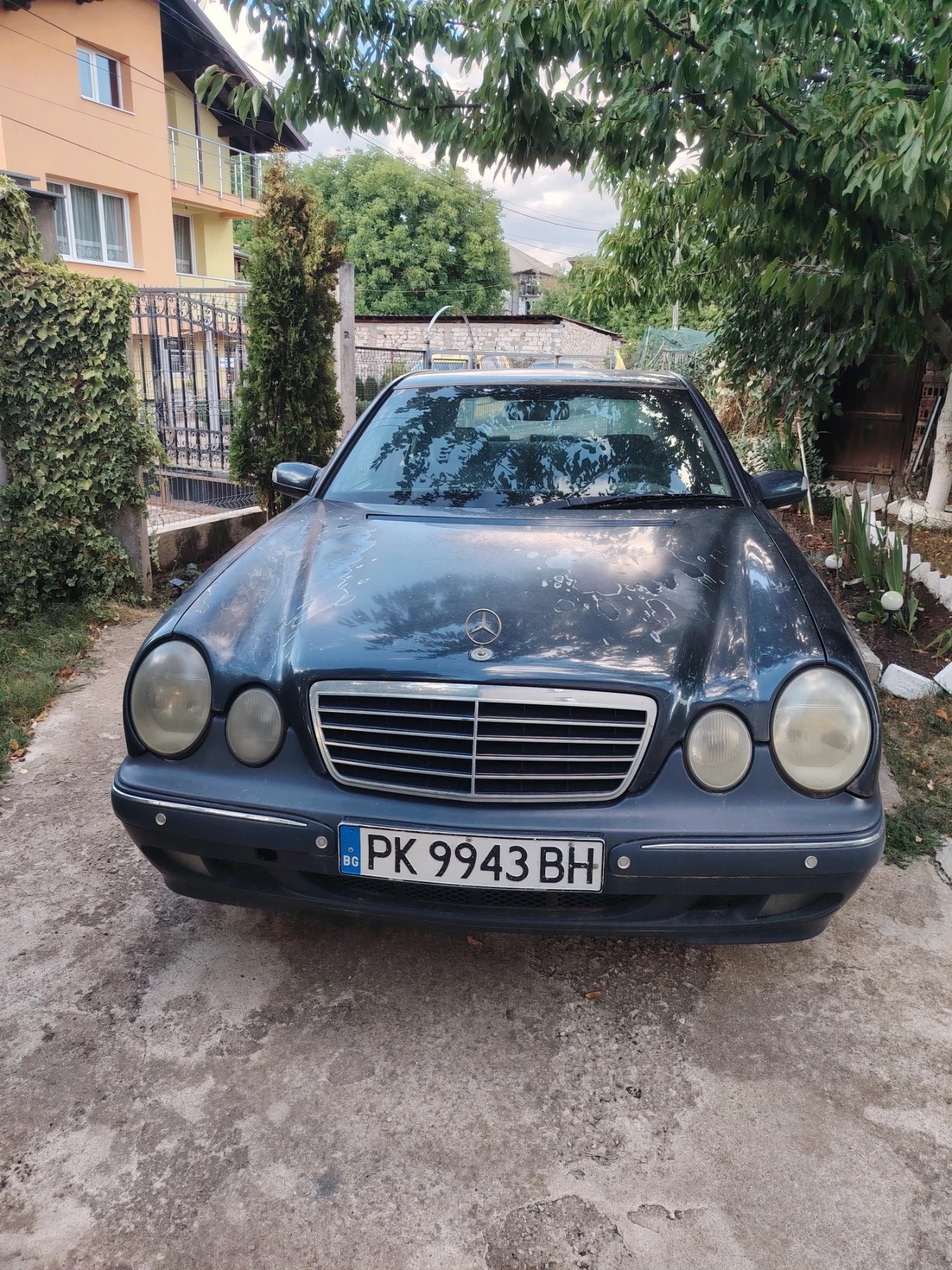 Mercedes-Benz E 220