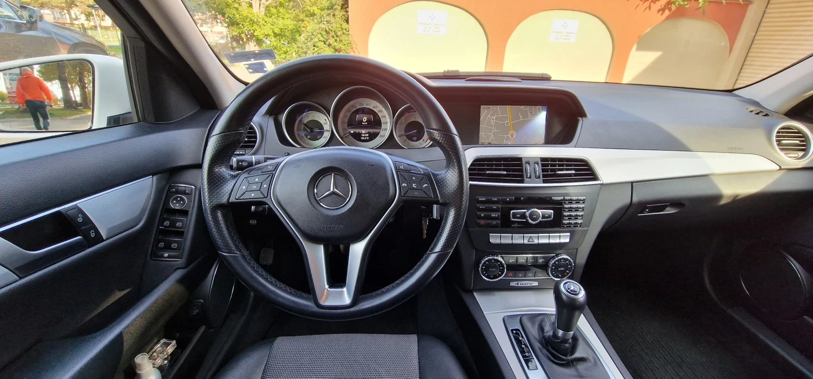 Mercedes-Benz C 300 4MATIC, снимка 9 - Автомобили и джипове - 56373462