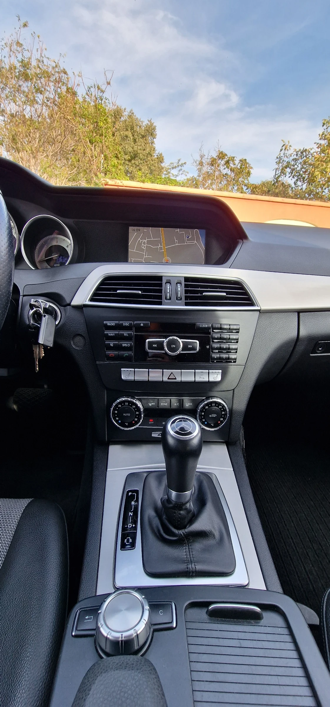 Mercedes-Benz C 300 4MATIC, снимка 10 - Автомобили и джипове - 56373462
