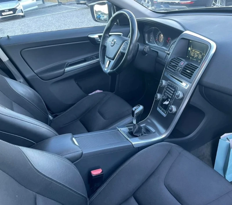 Volvo XC60 2.0D FACE EURO6 190КС, снимка 10 - Автомобили и джипове - 52530428