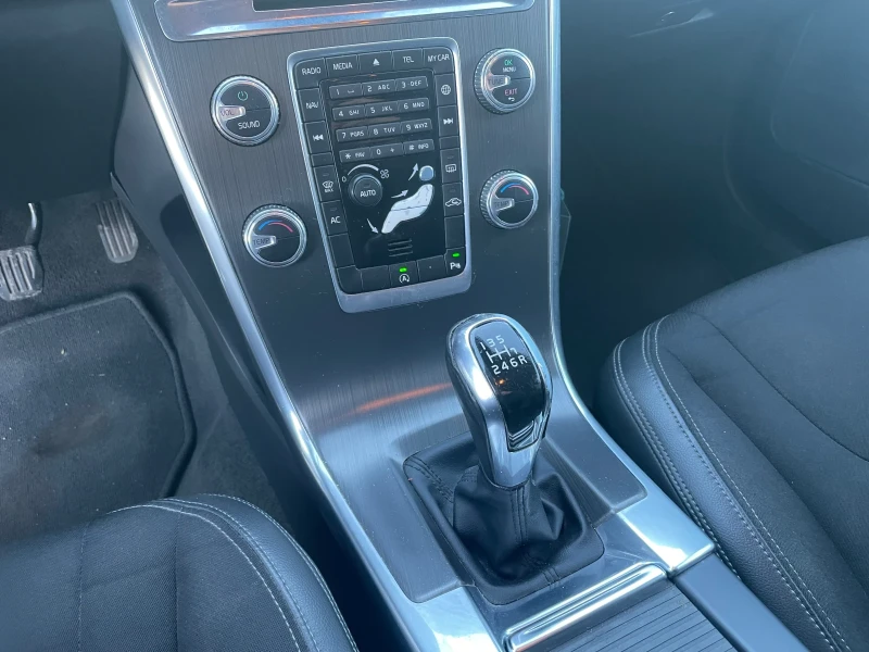 Volvo XC60 2.0D FACE EURO6 190КС, снимка 13 - Автомобили и джипове - 52530428