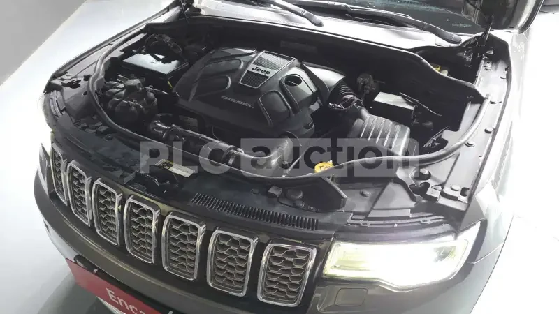 Jeep Grand cherokee 3.0 CRD| DISTRONIC| LANE| ОБДУХВАНЕ| ВКЛ.ТЕХНОТЕСТ, снимка 13 - Автомобили и джипове - 54969039