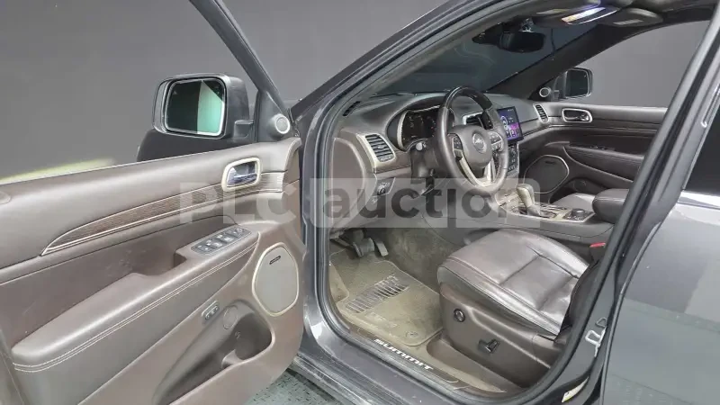 Jeep Grand cherokee 3.0 CRD| DISTRONIC| LANE| ОБДУХВАНЕ| ВКЛ.ТЕХНОТЕСТ, снимка 9 - Автомобили и джипове - 54969039