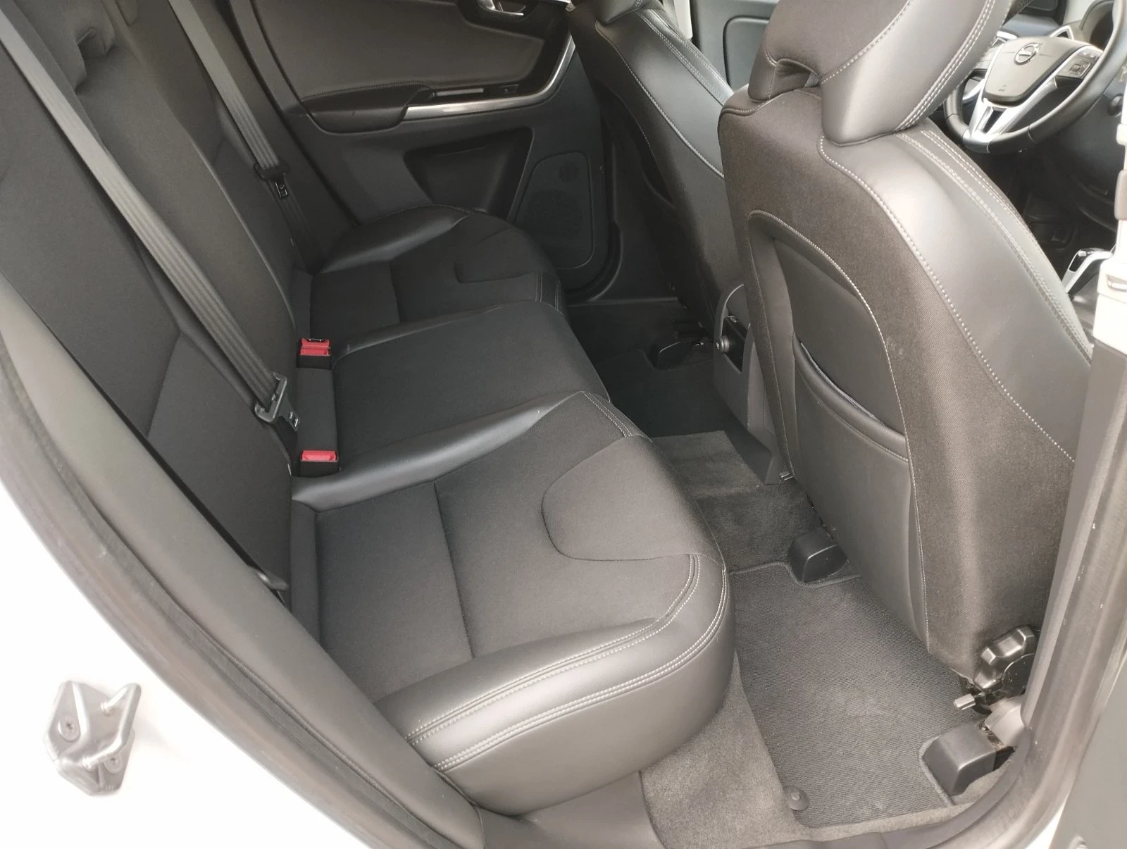 Volvo XC60 2.0D FACELIFT EURO6 190КС, снимка 13 - Автомобили и джипове - 52530428