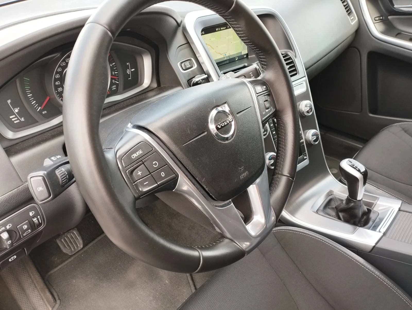 Volvo XC60 2.0D FACELIFT EURO6 190КС, снимка 7 - Автомобили и джипове - 52530428