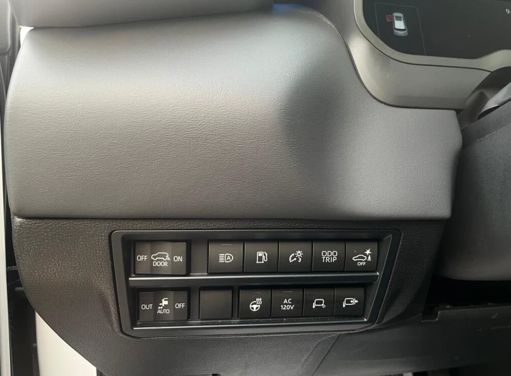 Toyota Sequoia Platinum 4WD | TOYOTA CERTIFIED | Mobile.bg � ����������� 11