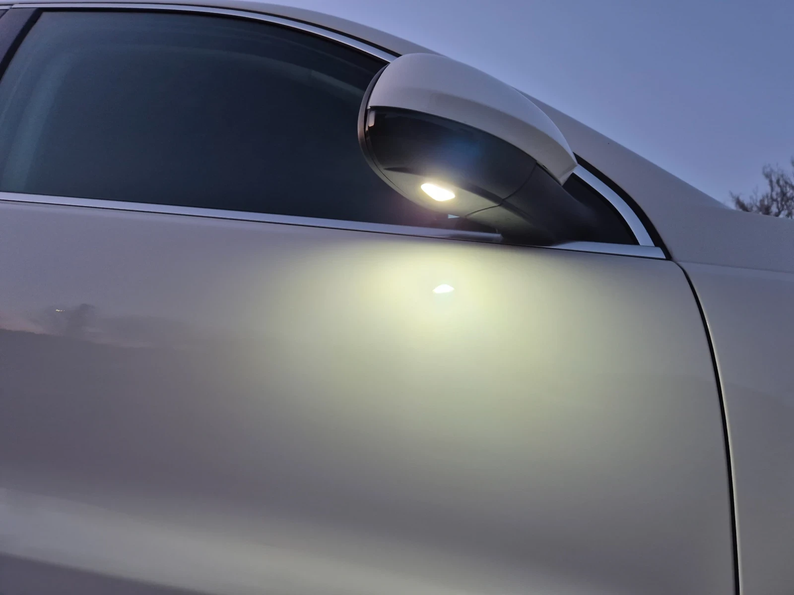 VW Tiguan 2.0 TDI 4MOTION, снимка 5 - Автомобили и джипове - 53830088