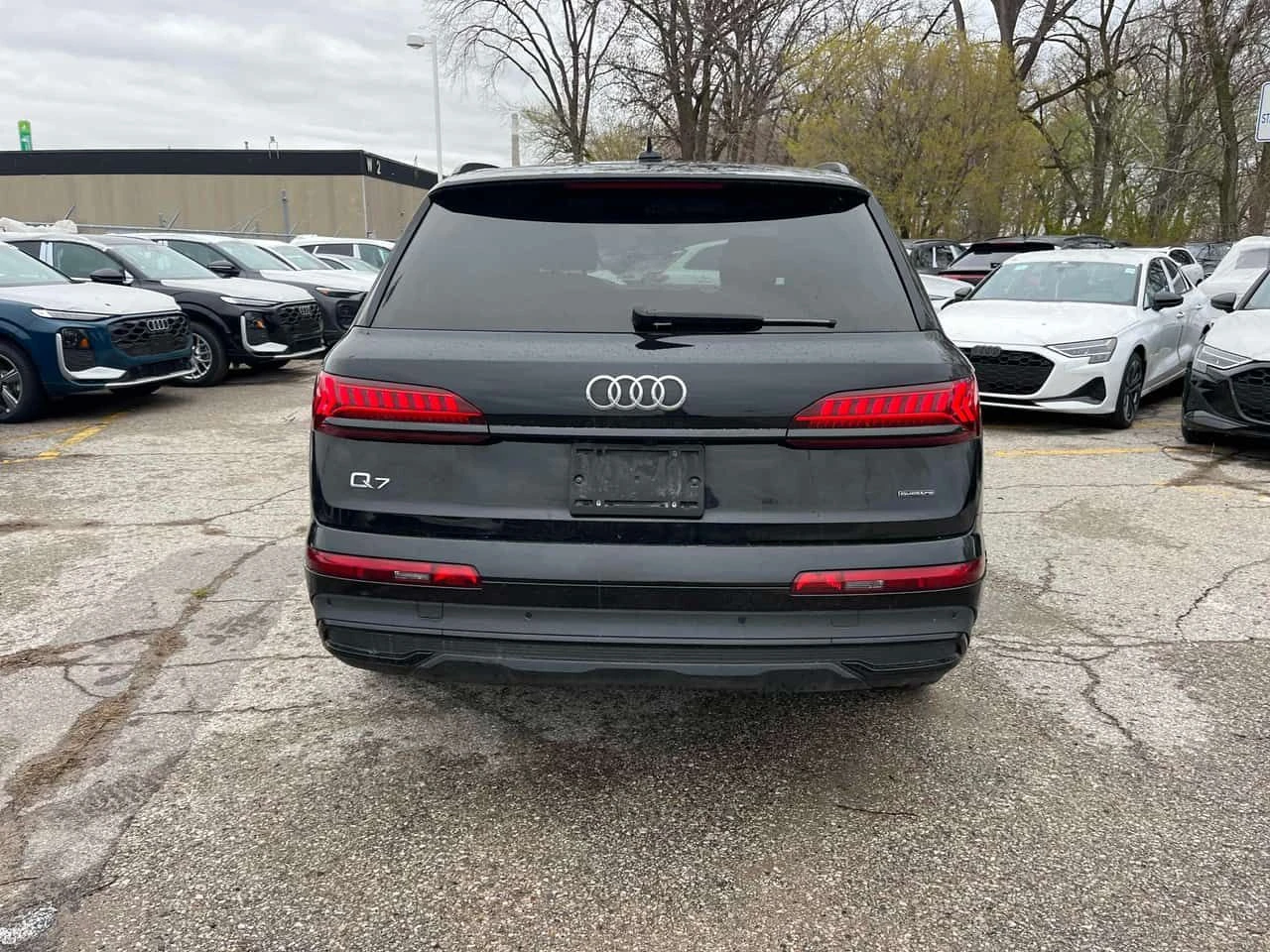 Audi Q7 Progressiv| 360| BLACK OPTIC| ПОДГРЕВИ| ОБДУХВАНЕ, снимка 4 - Автомобили и джипове - 54479708