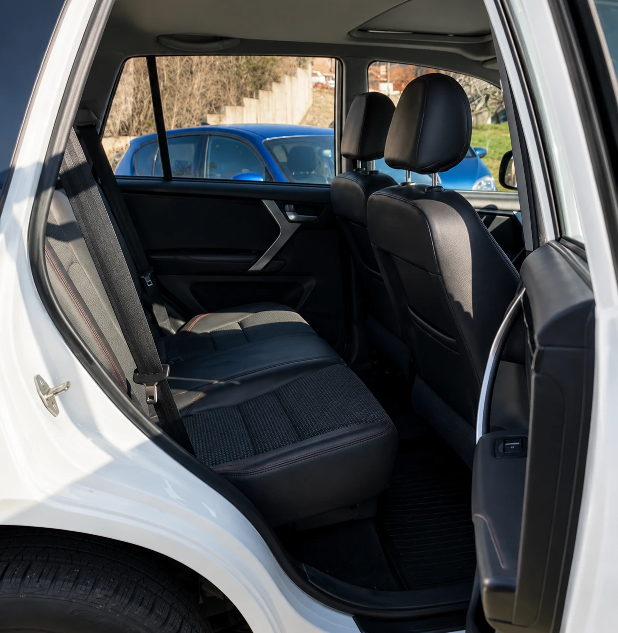 Toyota Rav4 Evo 5 SUV/1.6 бензин/126 к.с./12.2021/90000км, снимка 6 - Автомобили и джипове - 54516757