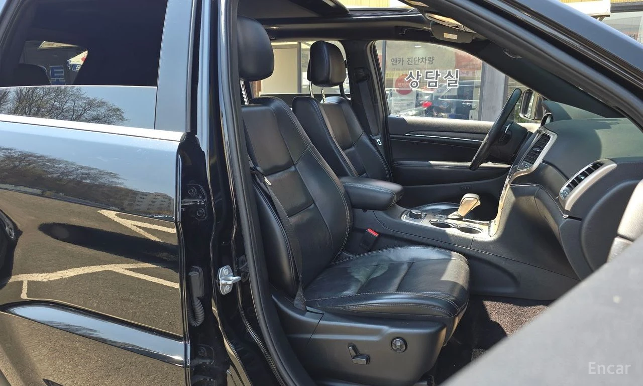 Jeep Grand cherokee 3.6 LIMITED* ПОДГРЕВ* ОБДУХВАНЕ* PANORAMA* КАМЕРА*, снимка 8 - Автомобили и джипове - 54720662