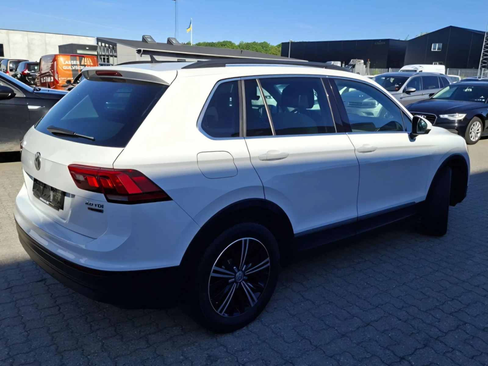 VW Tiguan Comfortline 2.0 TDI | DSG7 | 4 Motion, снимка 4 - Автомобили и джипове - 54759052