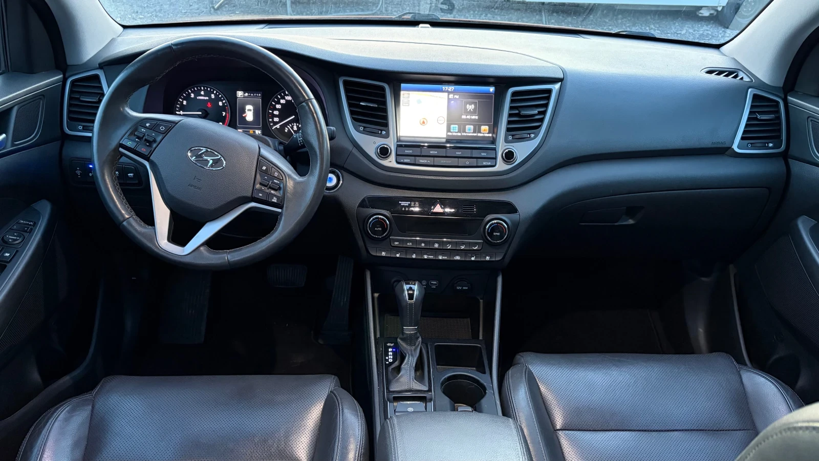 Hyundai Tucson 1.6i* 177hp* 4x4* Швейцария, снимка 9 - Автомобили и джипове - 54791350