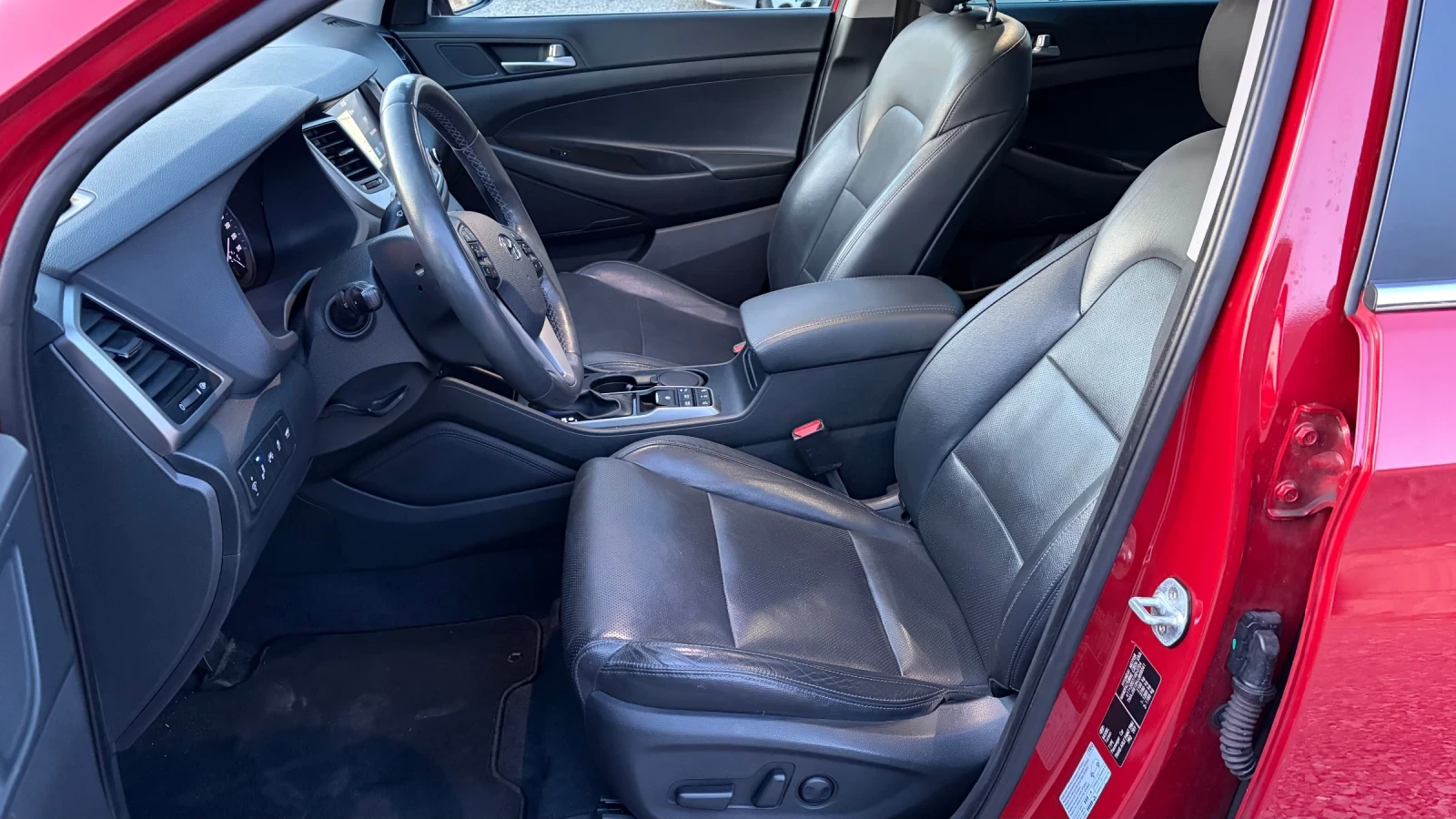 Hyundai Tucson 1.6i* 177hp* 4x4* Швейцария, снимка 8 - Автомобили и джипове - 54791350
