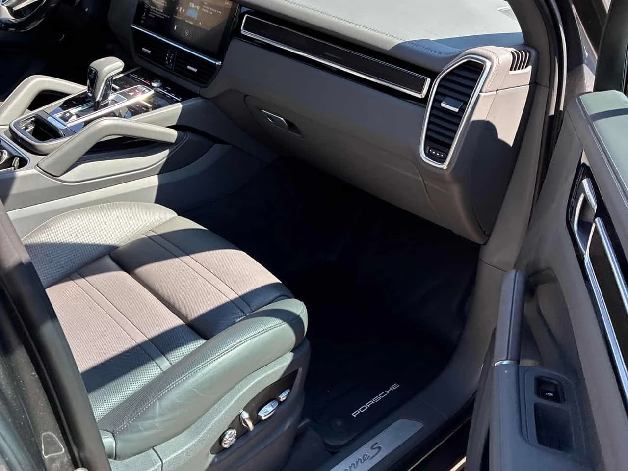 Porsche Cayenne S  CARFAX, снимка 12 - Автомобили и джипове - 55614851