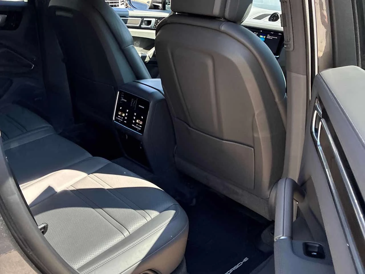 Porsche Cayenne S  CARFAX, снимка 11 - Автомобили и джипове - 55614851