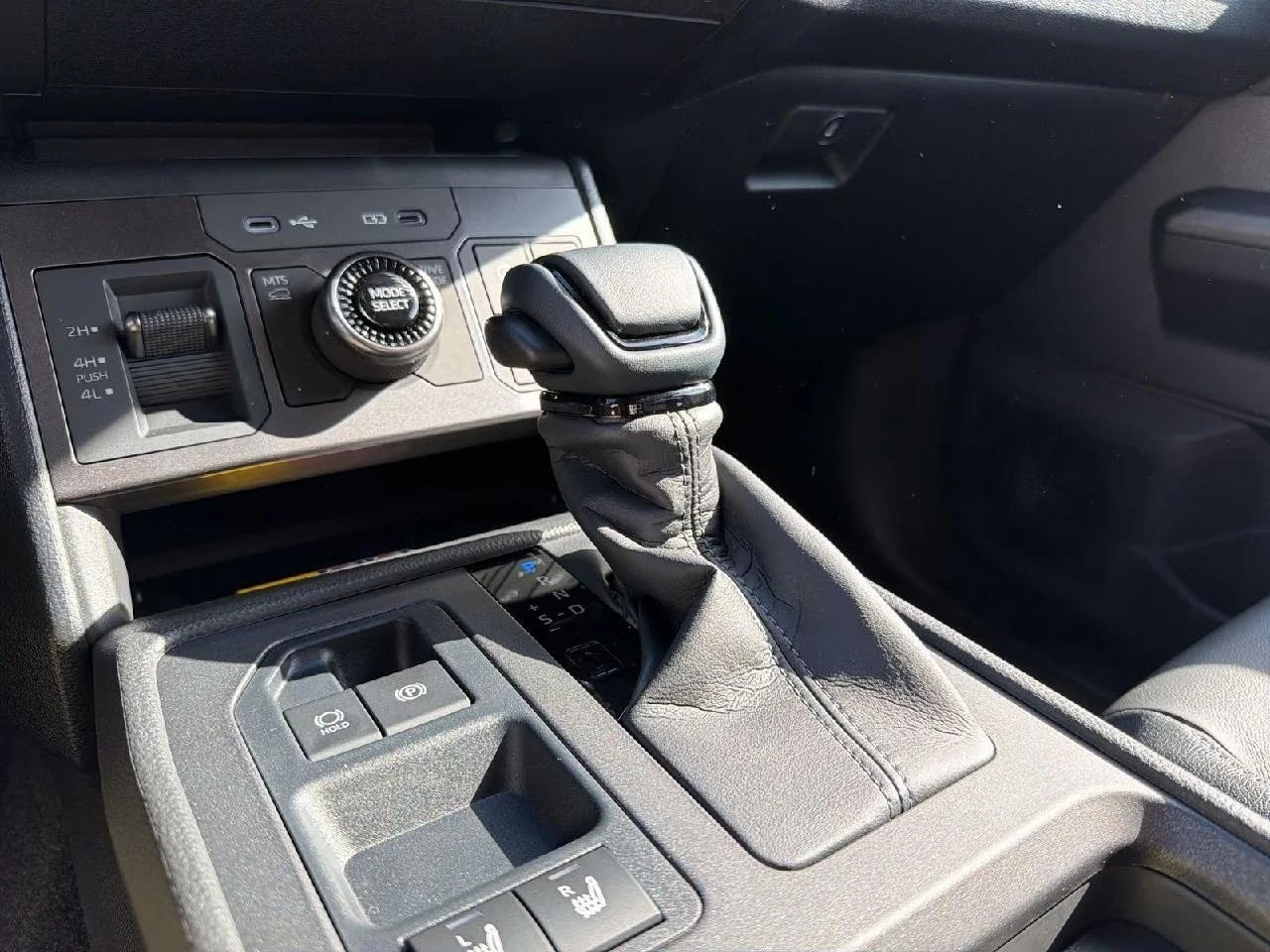 Toyota Hilux 2.8 D-4D/MILD HYBRID/EXECUTIVE /4X4 /LED/JBL/ | Mobile.bg � ����������� 14