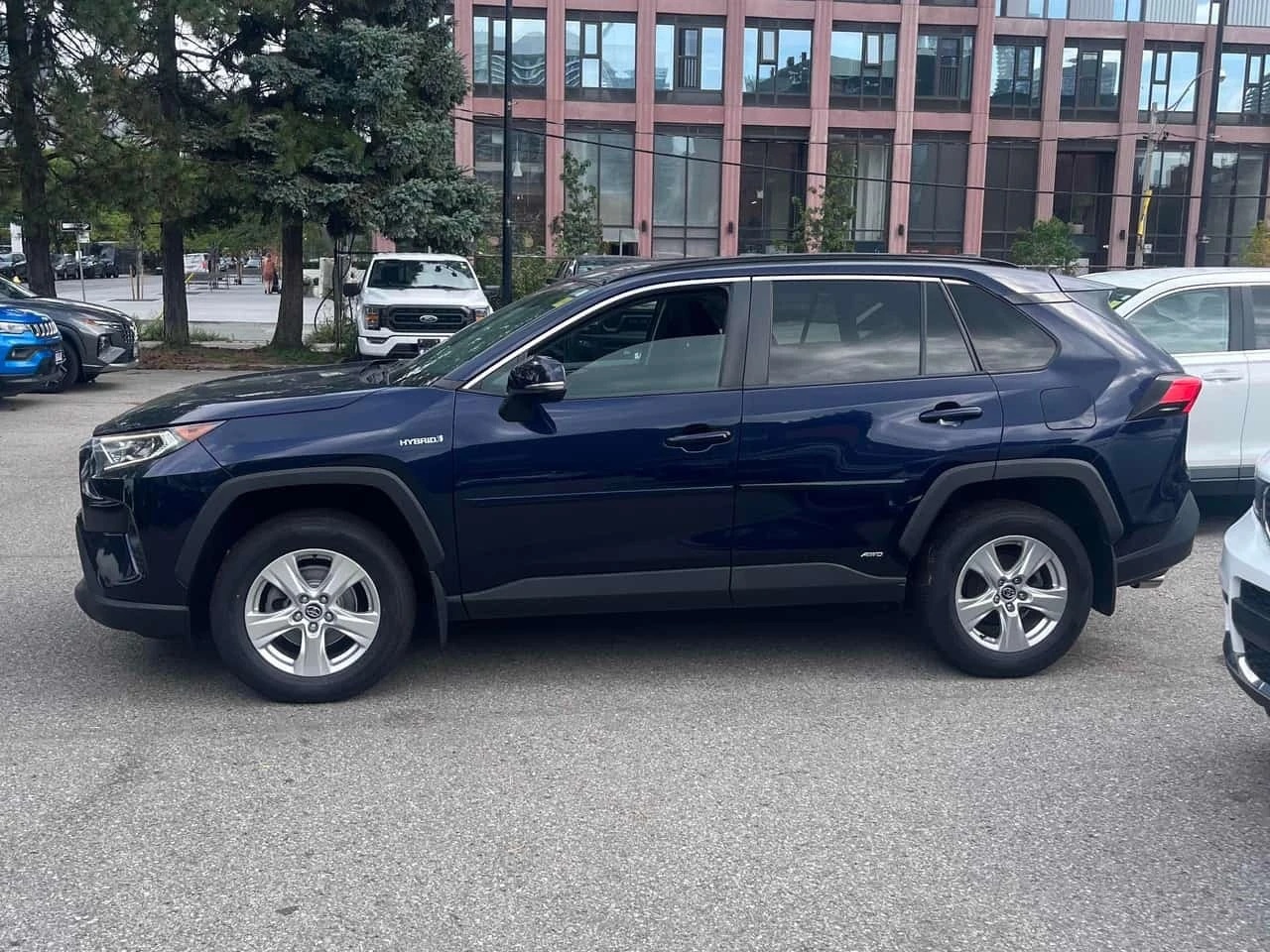 Toyota Rav4 * Hybrid XLE * ОТ ПРЕДСТАВИТЕЛСТВО НА TOYOTA, снимка 3 - Автомобили и джипове - 56180741