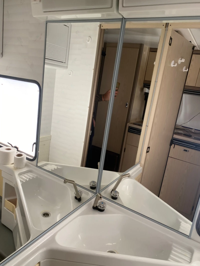 Каравана Bursner 4212, снимка 5 - Каравани и кемпери - 51710559