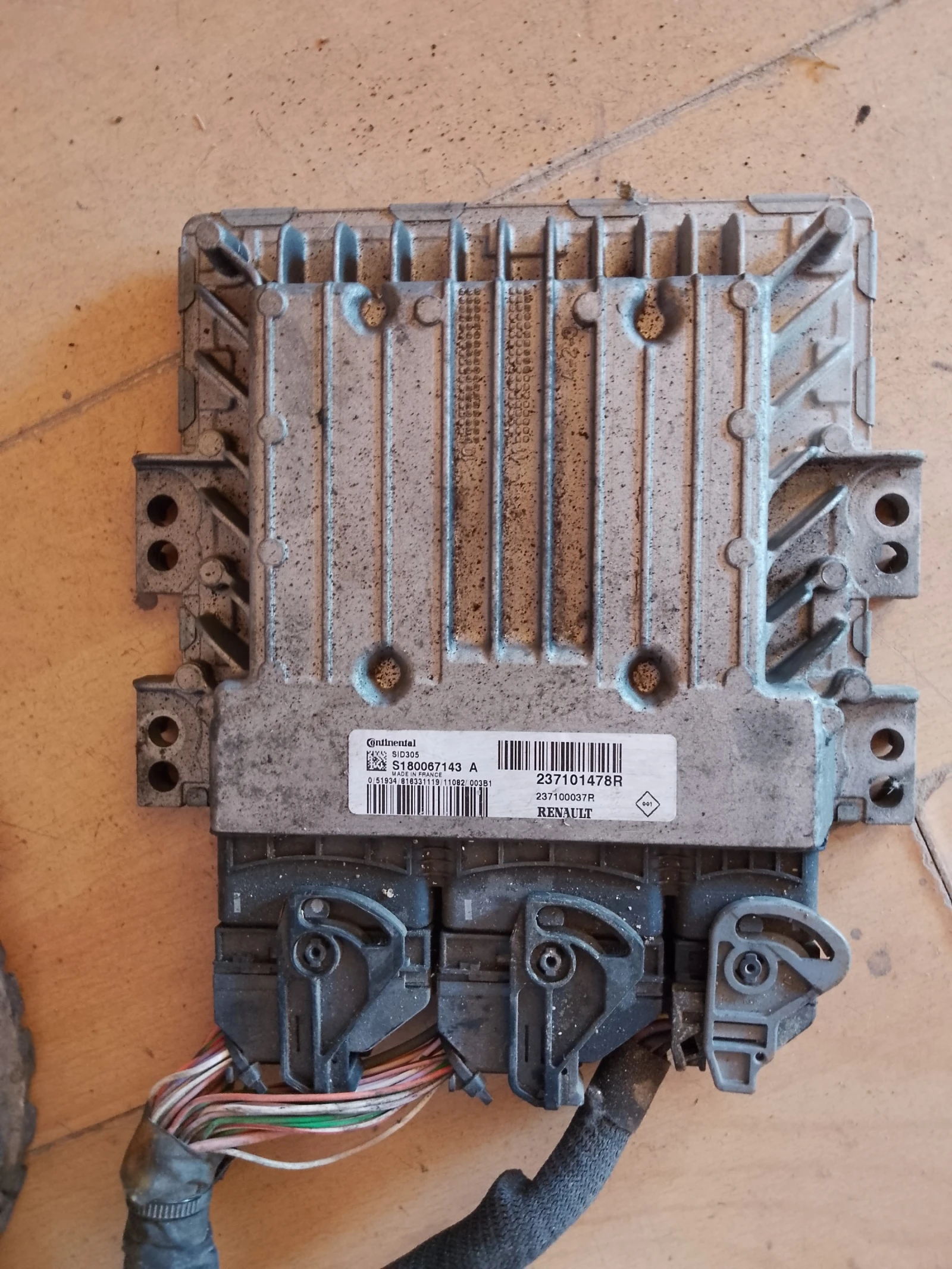 237101478R,S180067143A,SID305    3 | Mobile.bg   1