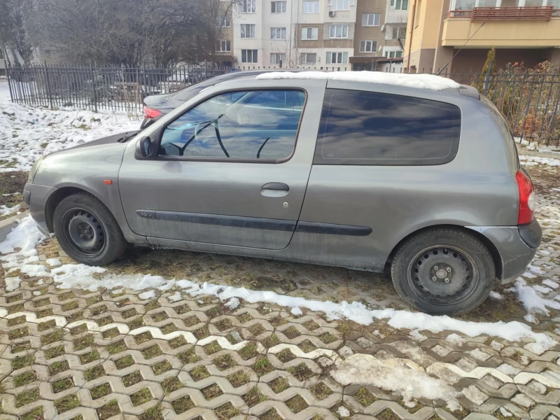 Renault Clio, снимка 6 - Автомобили и джипове - 48759199