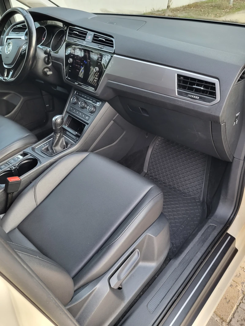 VW Touran 2.0 TDI , снимка 7 - Автомобили и джипове - 52655715