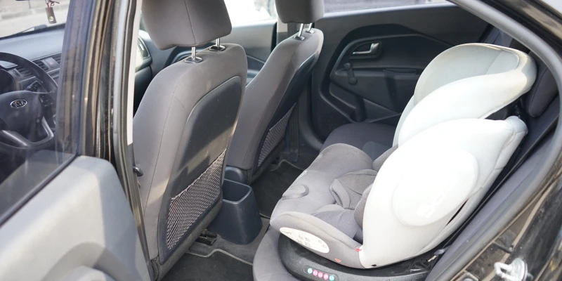 Kia Rio 1.4, снимка 9 - Автомобили и джипове - 52706350