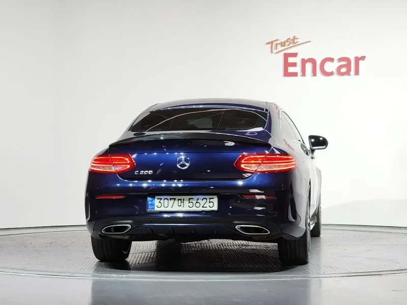 Mercedes-Benz C 200 COUPE, снимка 4 - Автомобили и джипове - 54911427