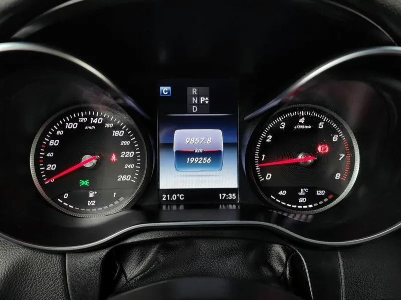 Mercedes-Benz C 200 COUPE, снимка 8 - Автомобили и джипове - 54911427