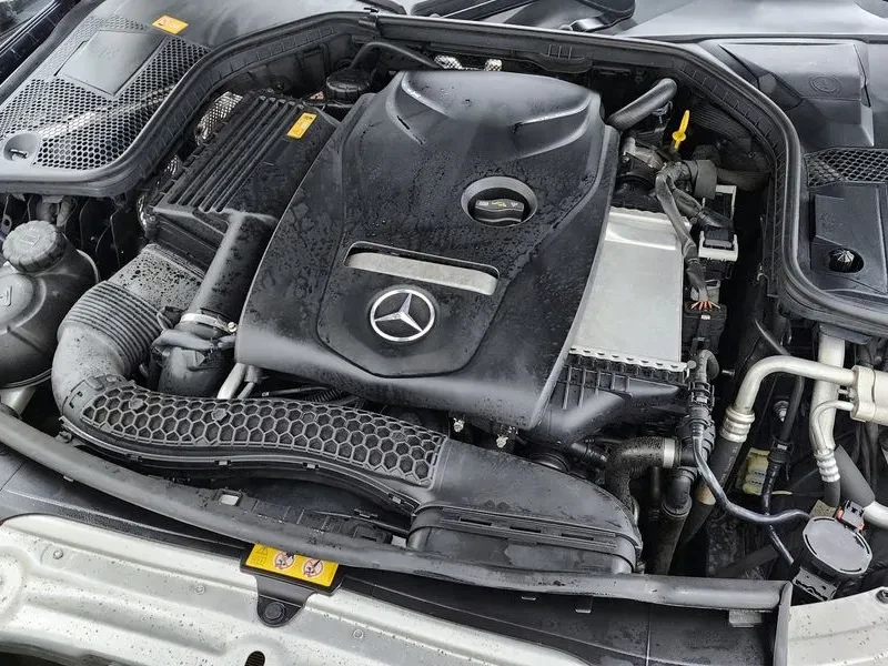 Mercedes-Benz C 200 COUPE, снимка 6 - Автомобили и джипове - 54911427