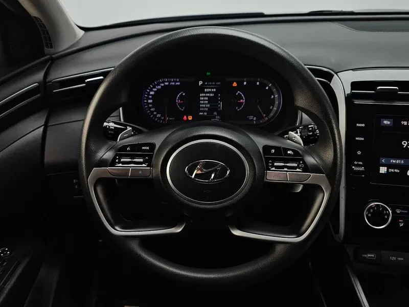 Hyundai Tucson 2.0 2WD MODERN 10K KM, снимка 13 - Автомобили и джипове - 56325358