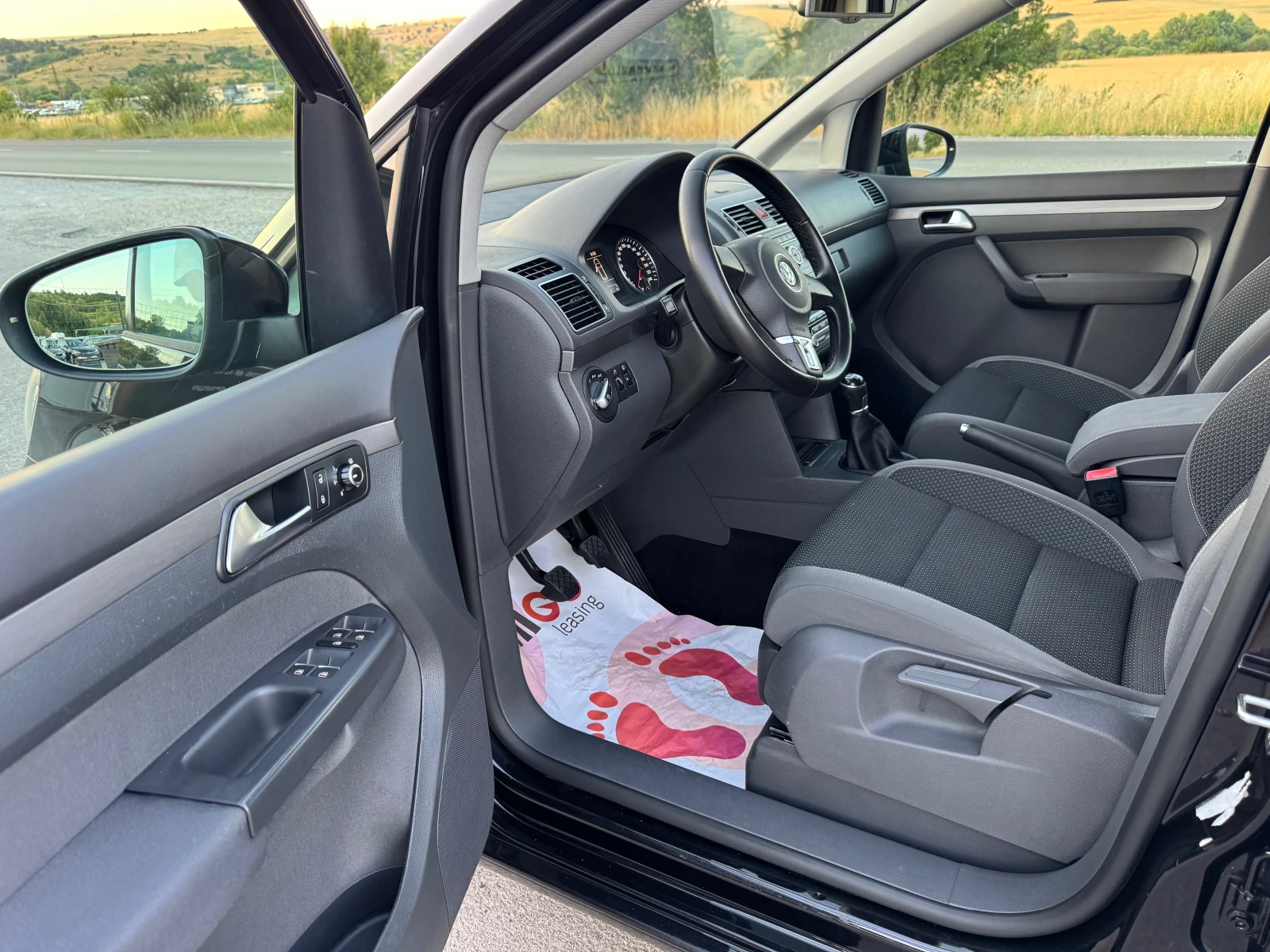VW Touran 1.6TDi-7 места - изображение 8
