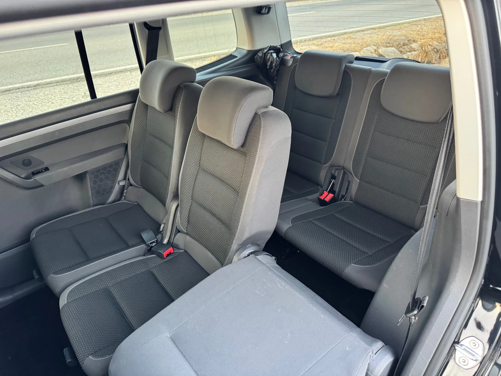 VW Touran 1.6TDi-7 места - изображение 9