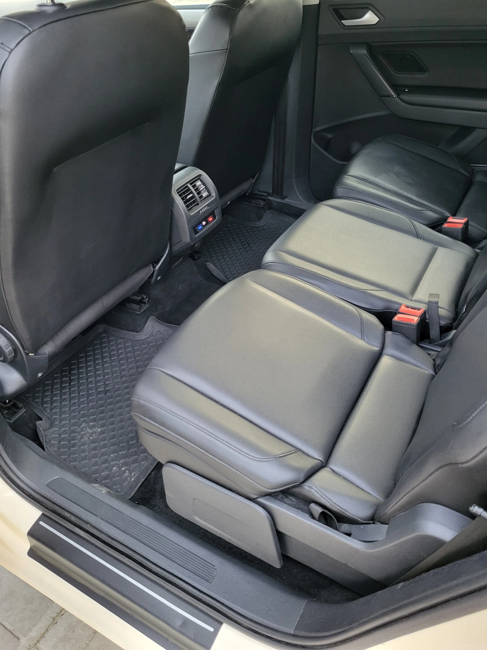 VW Touran 2.0 TDI  - изображение 9