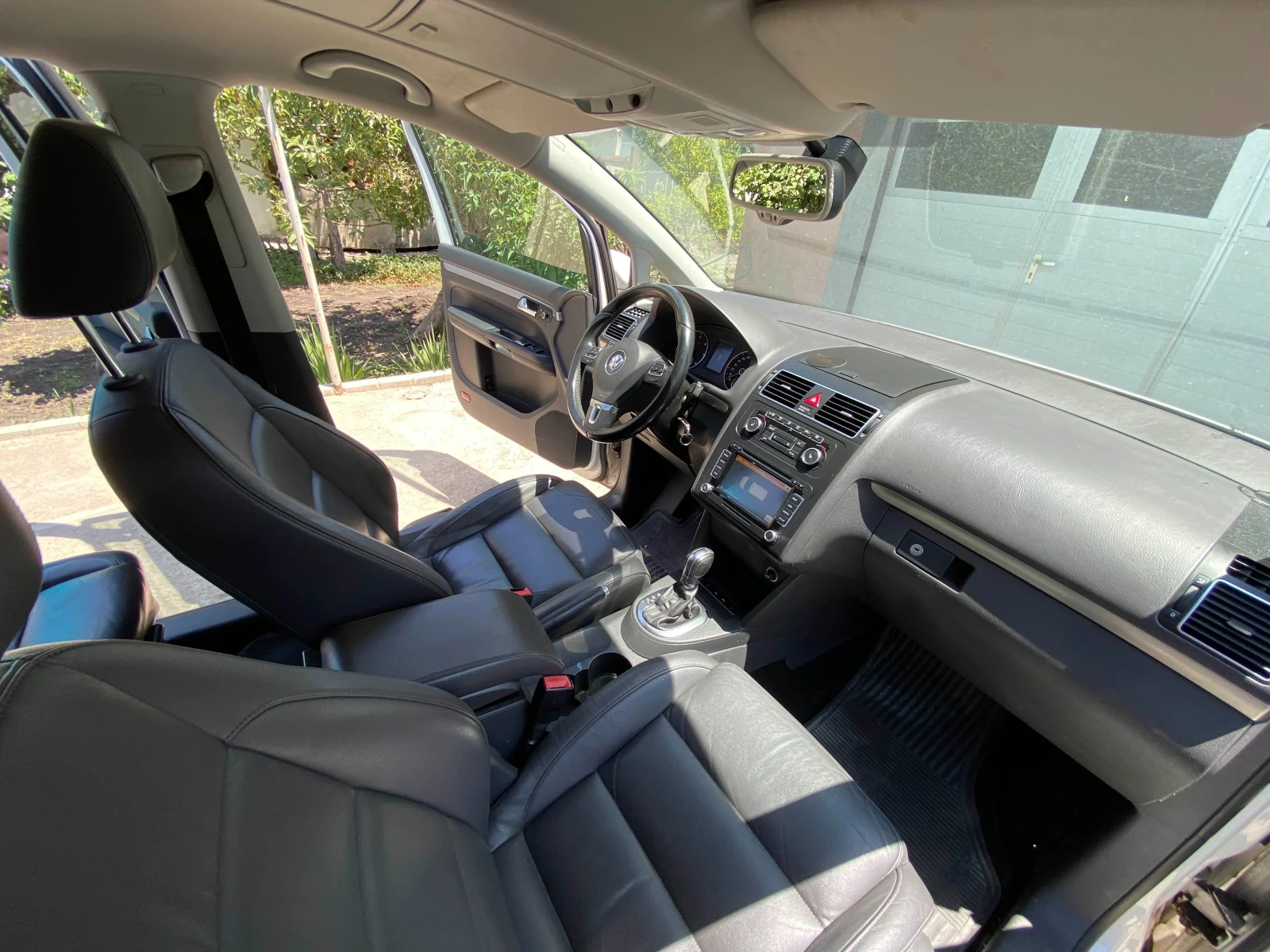 VW Touran, снимка 16 - Автомобили и джипове - 53760004