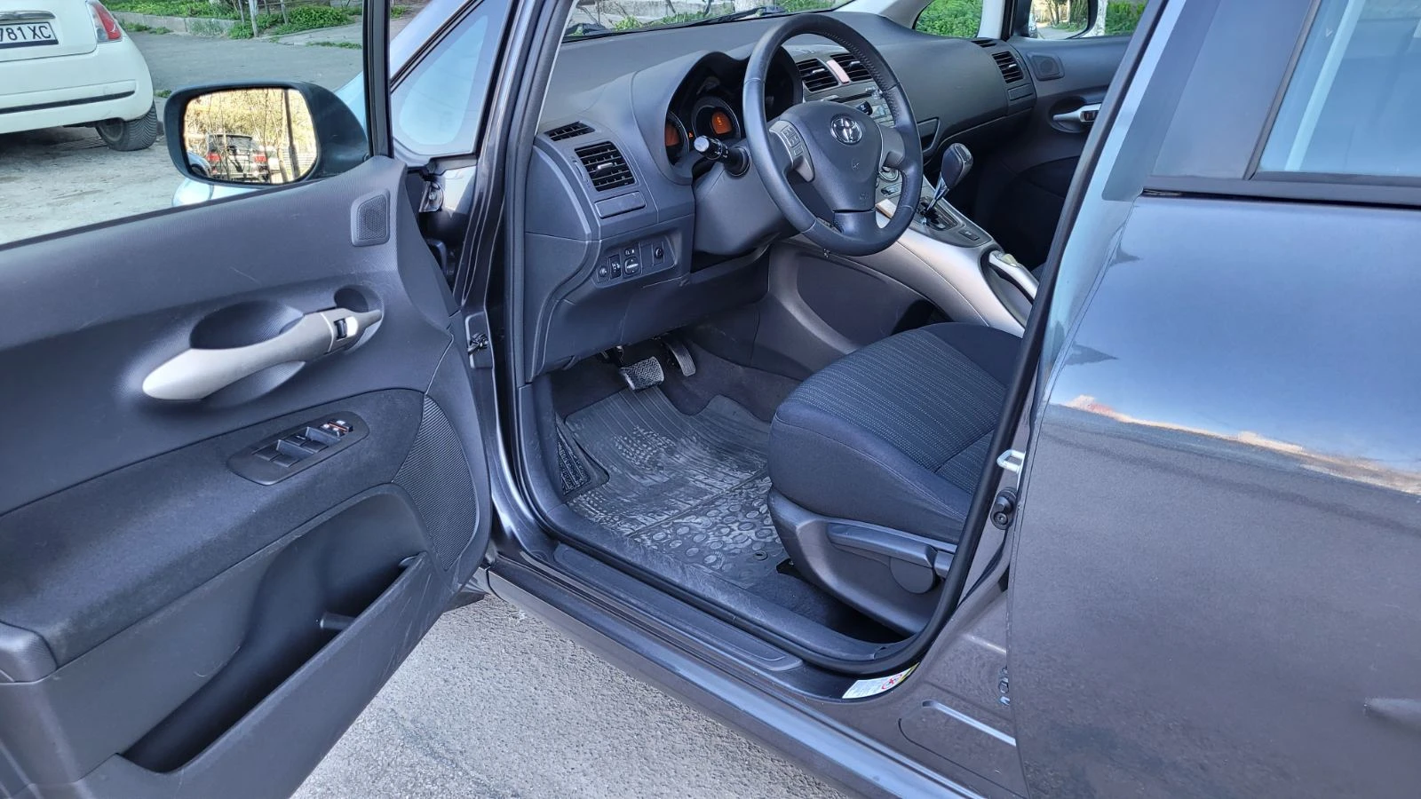 Toyota Auris 1.4 d4d Automatic 114000км., снимка 10 - Автомобили и джипове - 54421852