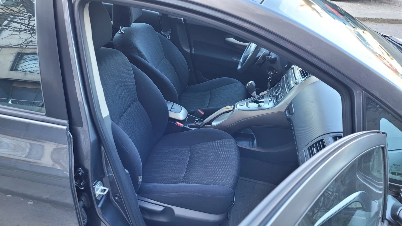 Toyota Auris 1.4 d4d Automatic 114000км., снимка 13 - Автомобили и джипове - 54421852